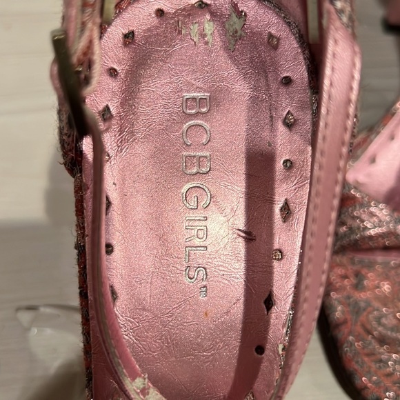 BCBG lWoman’s open toe paisley and beaded high heels Size 8.5 - Picture 6 of 10